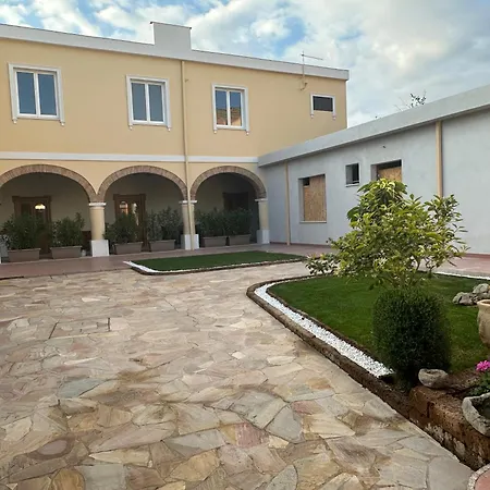 Residenza Lucano - Red